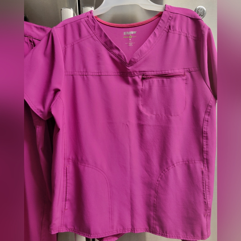 Women's scrubs